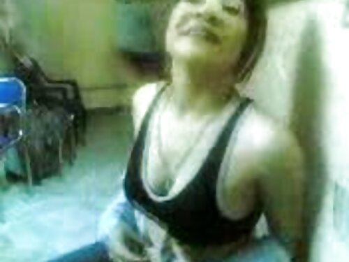 หญิงสาวในสถานที่ต่าง ...