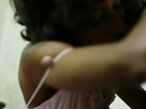 สาวน้อยผอมบางเปลือยก ...